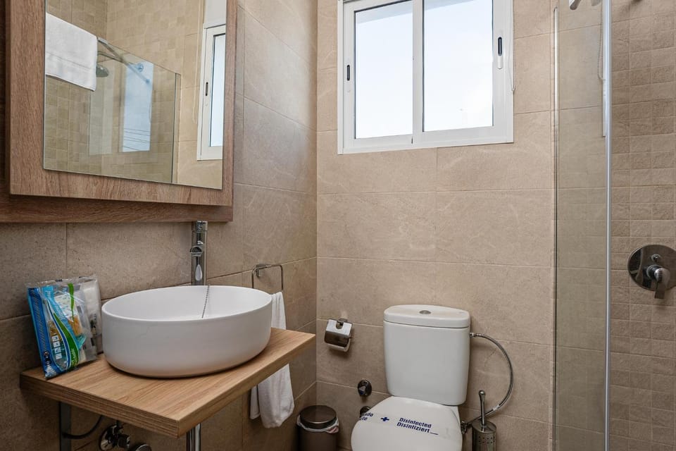 Shower, Bathroom, towels