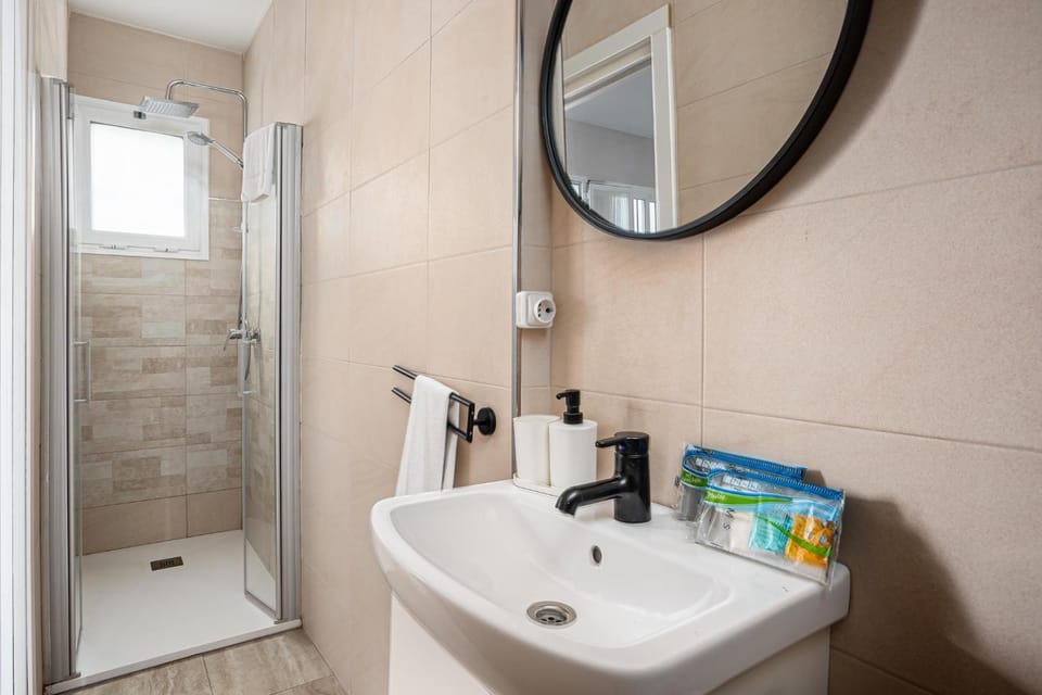Shower, Bathroom, towels