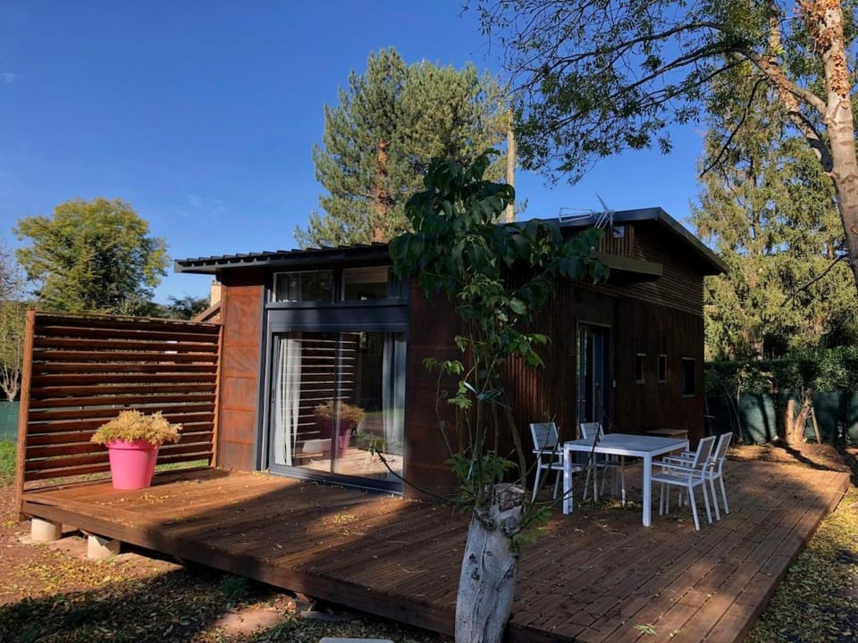 Property building, Patio, Dining area