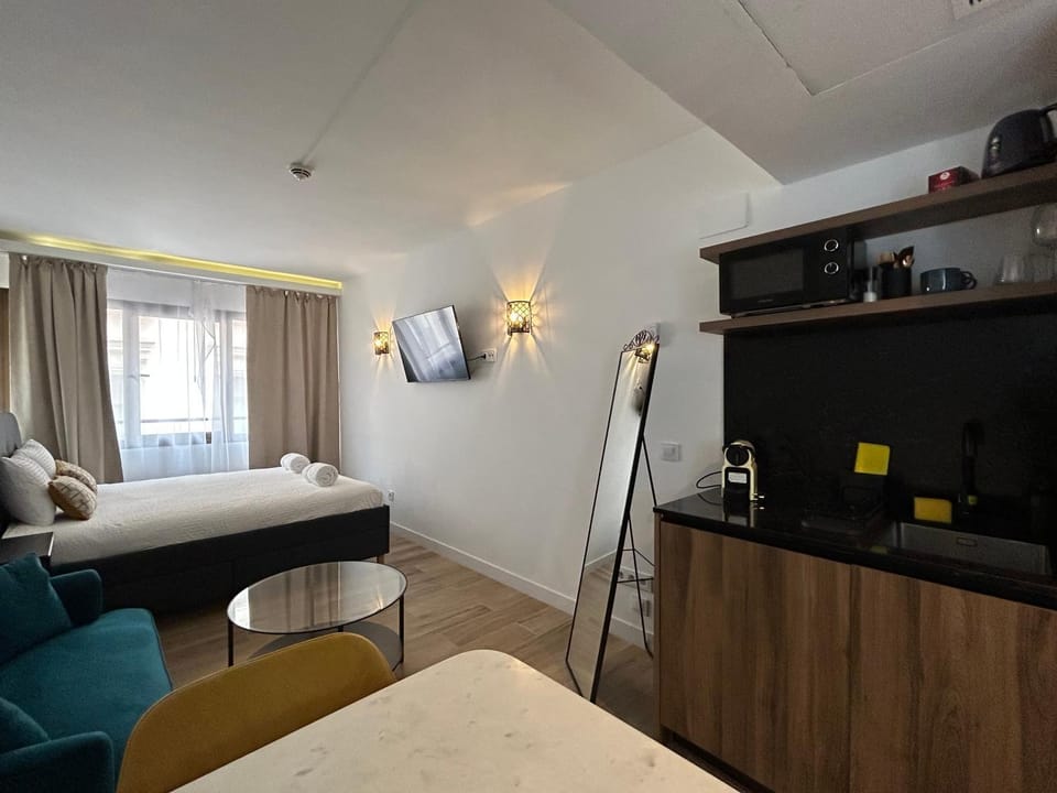 Bed, TV and multimedia, Coffee/tea facilities, Living room