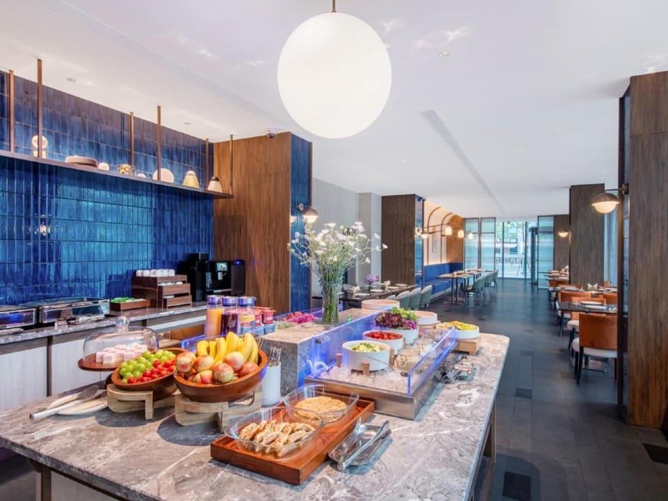 Restaurant/places to eat, Food and drinks, Breakfast, Buffet breakfast