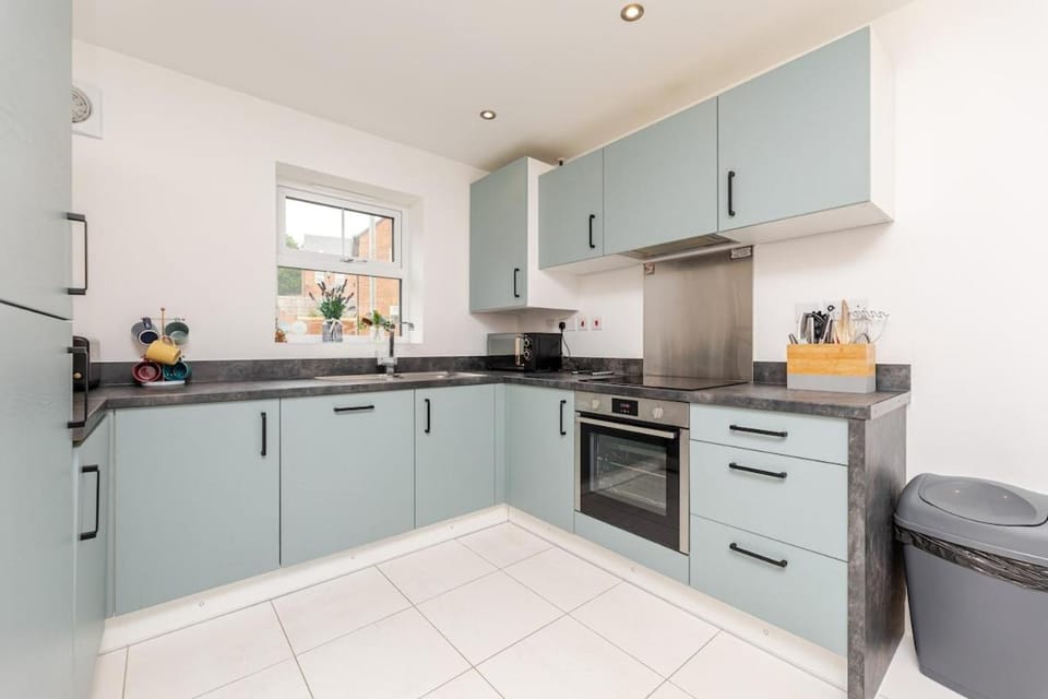 Stunning New Modern Home near Roundhay Park House in Leeds