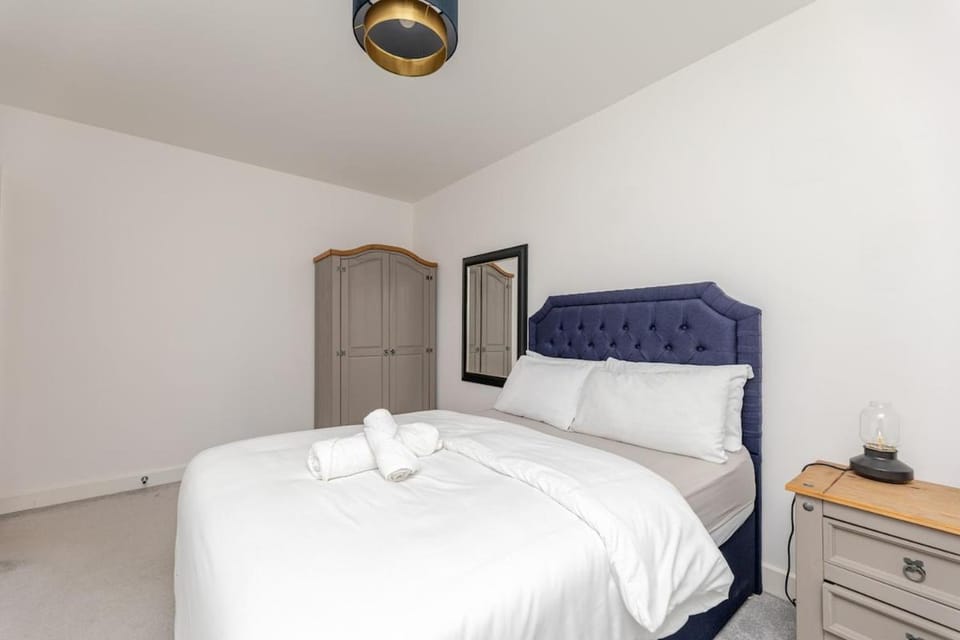 Stunning New Modern Home near Roundhay Park House in Leeds