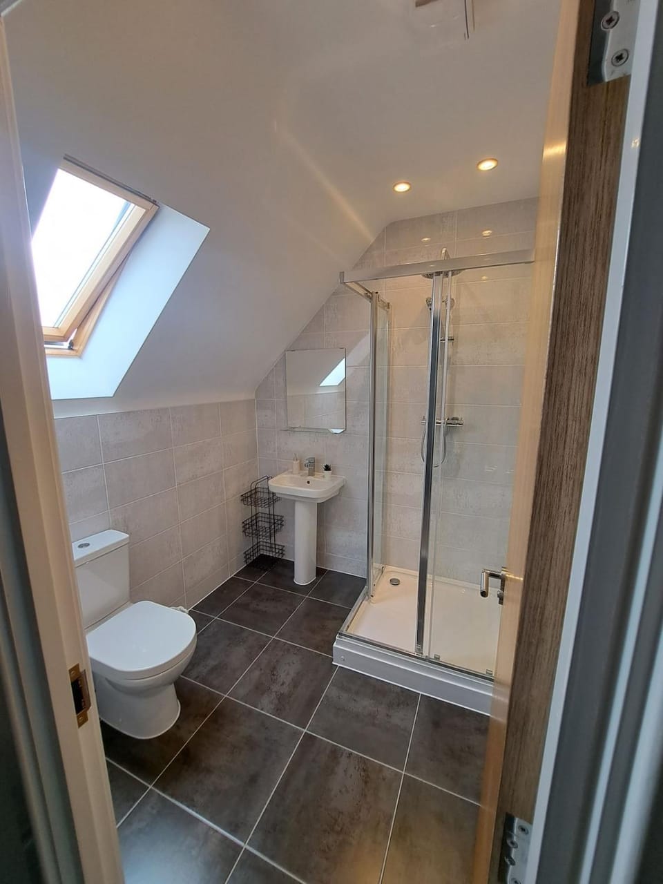 Stunning New Modern Home near Roundhay Park House in Leeds