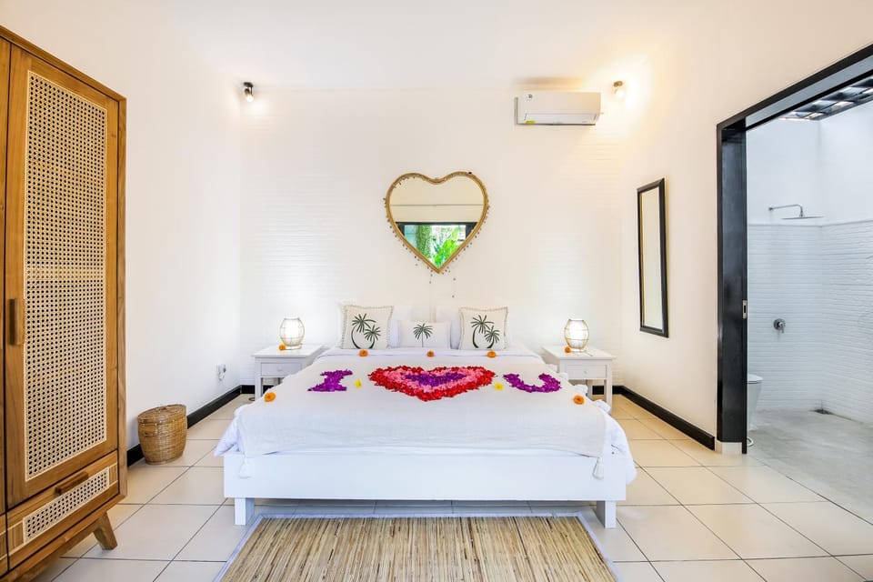 Bedroom, wardrobe, air conditioner