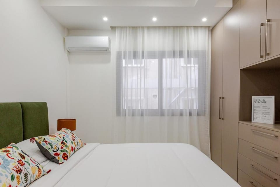 Bed, Photo of the whole room, air conditioner