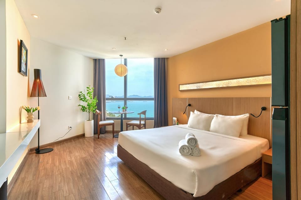 Bed, TV and multimedia, Photo of the whole room, towels