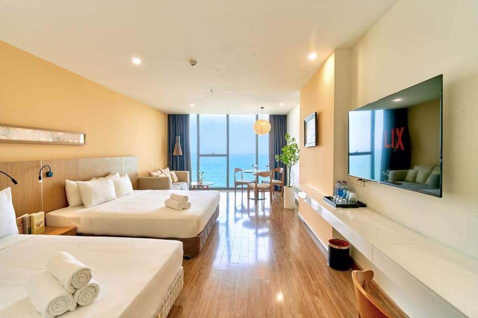 Bed, Natural landscape, TV and multimedia, Living room, Photo of the whole room, Seating area, Bedroom, Sea view