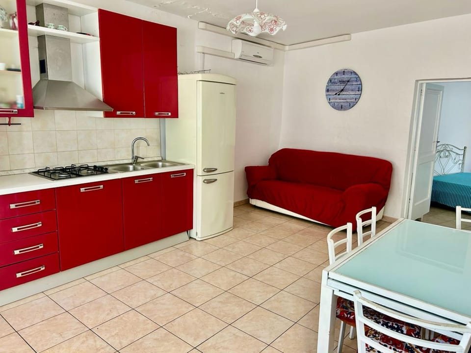 Kitchen or kitchenette, Living room, Seating area, Dining area, oven, pet friendly, stove