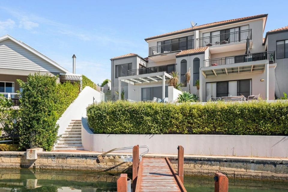 Property building, Garden, Garden view