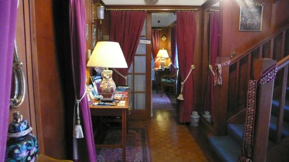 Lobby or reception, Decorative detail