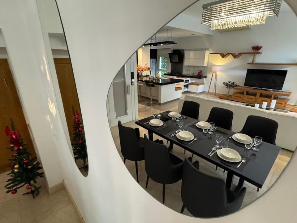 Kitchen or kitchenette, Living room, Dining area
