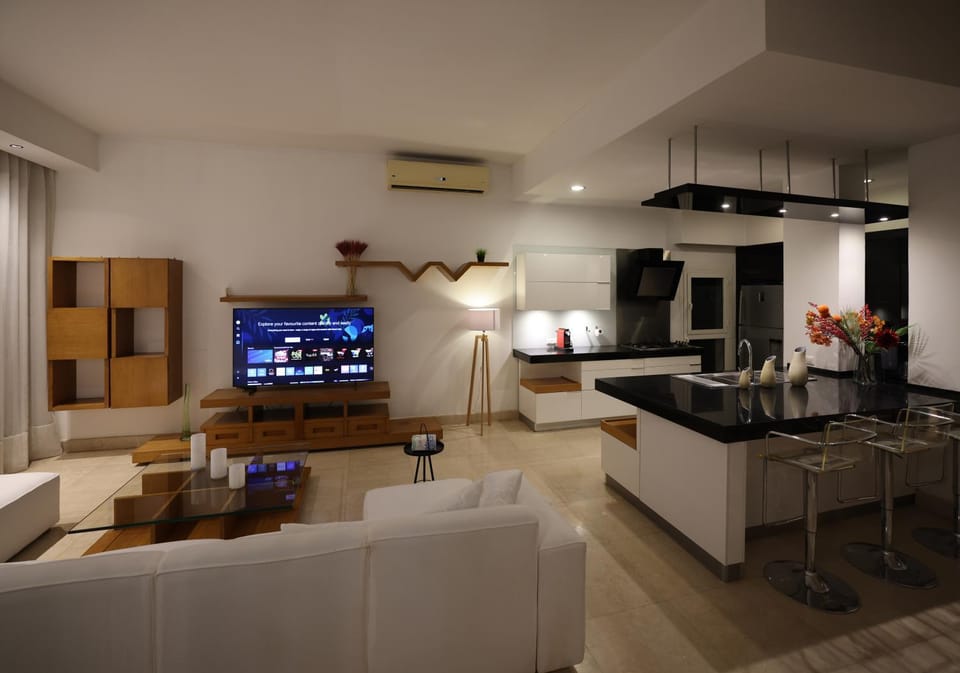 Communal lounge/ TV room, TV and multimedia, Living room, Evening entertainment, air conditioner