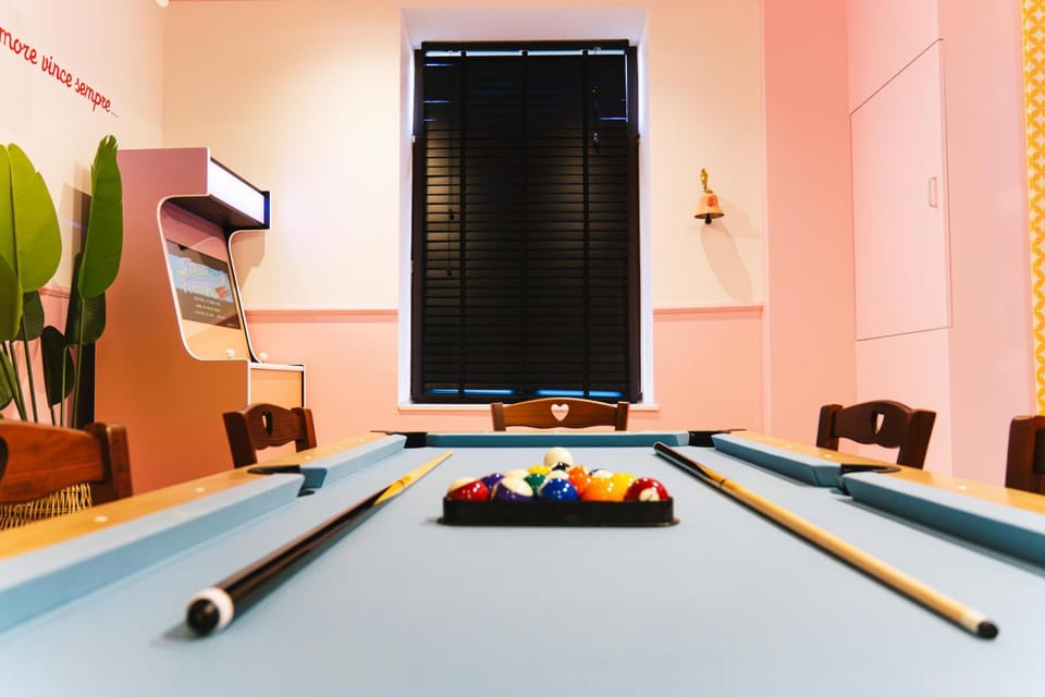 Billiard, Game Room