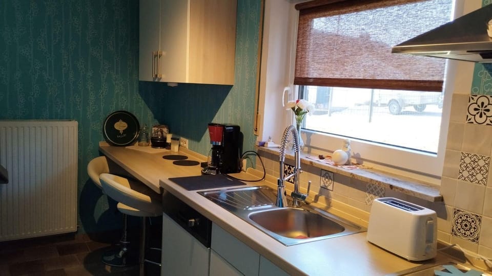 Coffee/tea facilities, Kitchen or kitchenette, Seating area, dishwasher, toaster