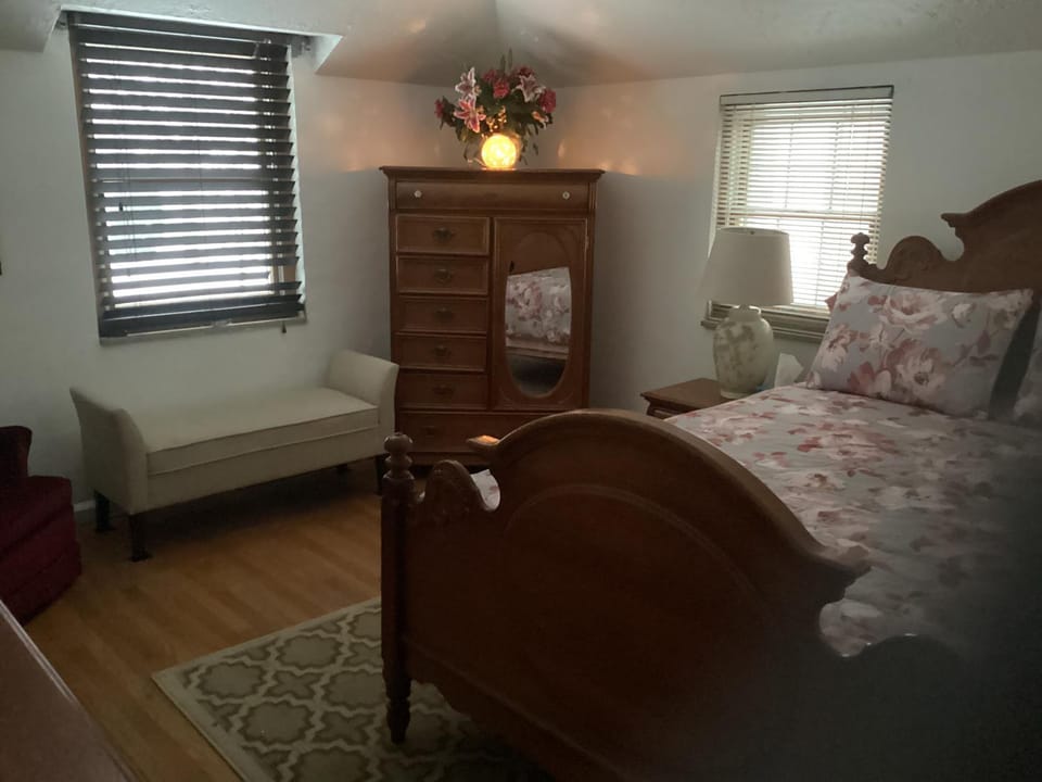 3 bedroom colonial house House in Royal Oak