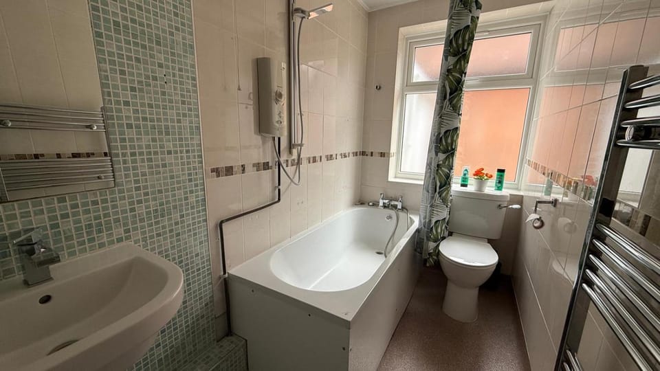 Shower, Toilet, Bathroom, Bath