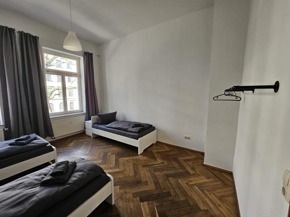 Sehr große Unterkunft mit 6 Schlafzimmern, Küche, Bad und großem Wohnzimmer im Herzen von Leipzig Apartment in Leipzig