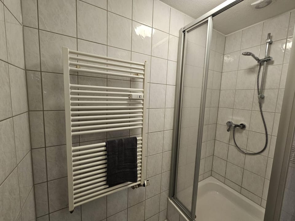 Sehr große Unterkunft mit 6 Schlafzimmern, Küche, Bad und großem Wohnzimmer im Herzen von Leipzig Apartment in Leipzig
