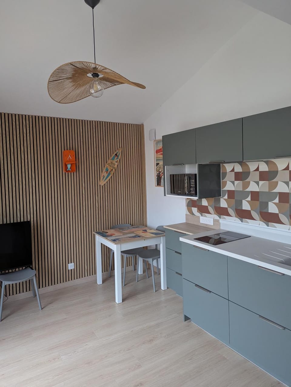 Kitchen or kitchenette