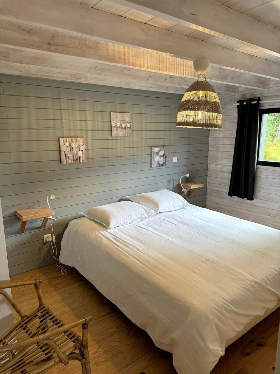Bed, Photo of the whole room