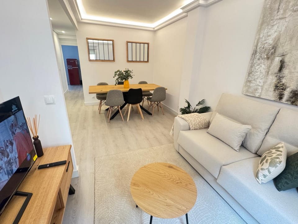 Communal lounge/ TV room, TV and multimedia, Dining area