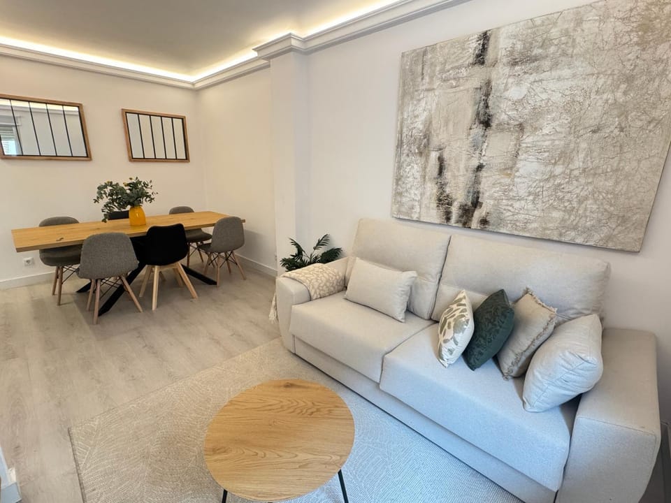 Seating area, Dining area