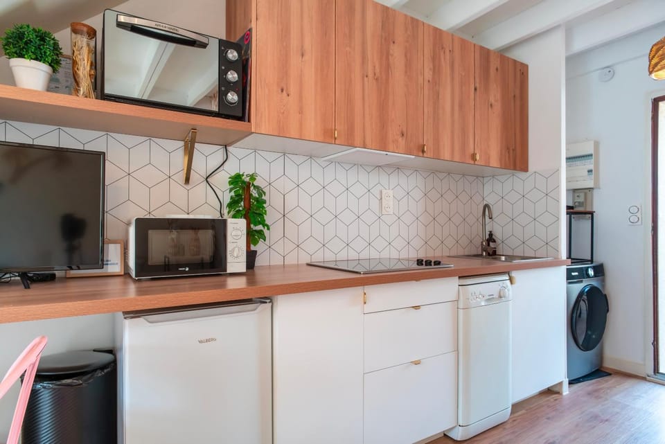 Kitchen or kitchenette, stove