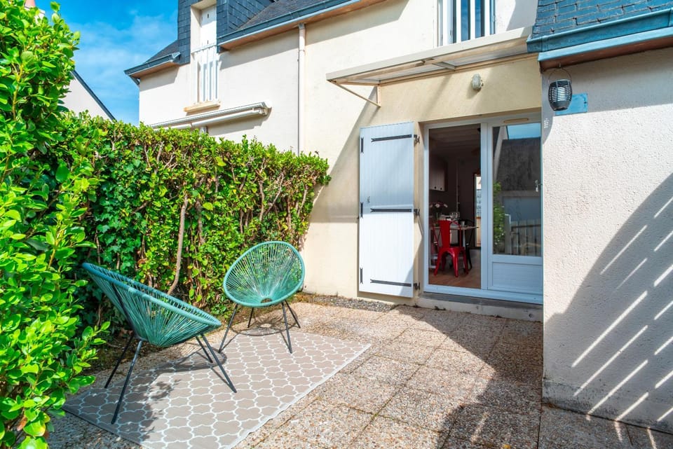Patio, Garden view