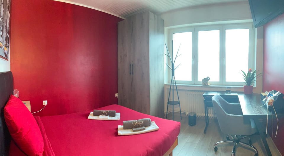 Bed, TV and multimedia, Photo of the whole room, Seating area, Dining area, Bedroom