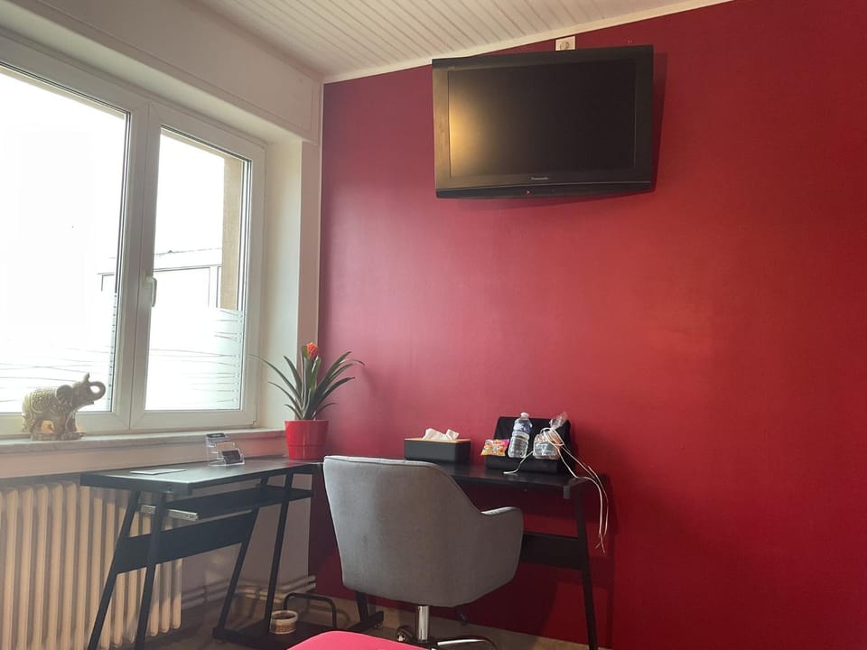 TV and multimedia, Seating area, Dining area