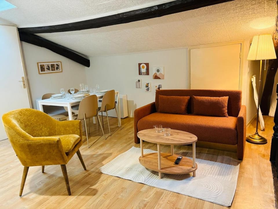 Appartement Proche Place Soult l 2 Chambres l Climatisé Apartment in Occitanie