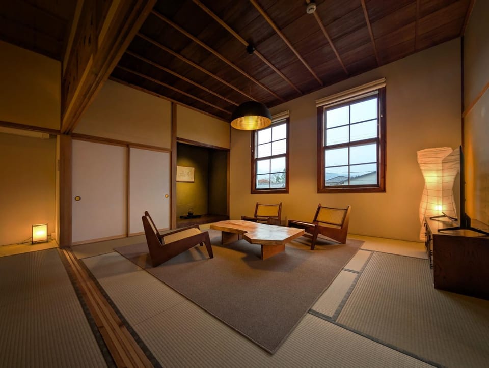 Bed, Living room, Photo of the whole room, Seating area, Bedroom