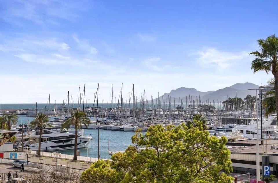 LES SUITES DU PALAIS sur LA CROISETTE - Vue MER Apartment in Cannes
