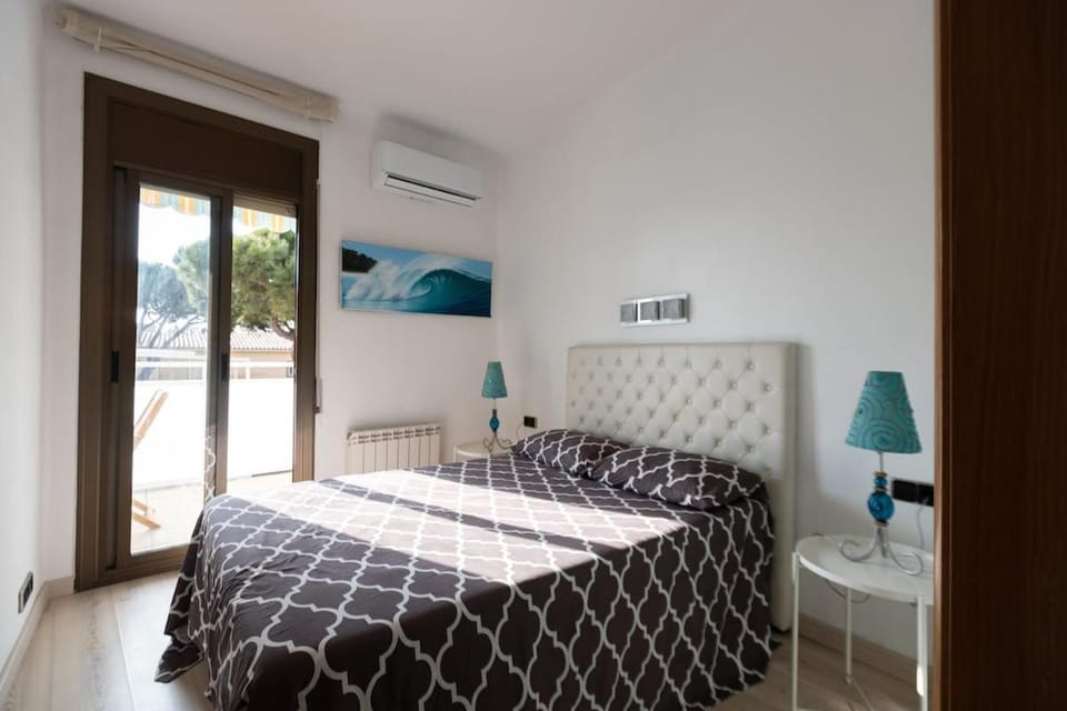 Bedroom, air conditioner