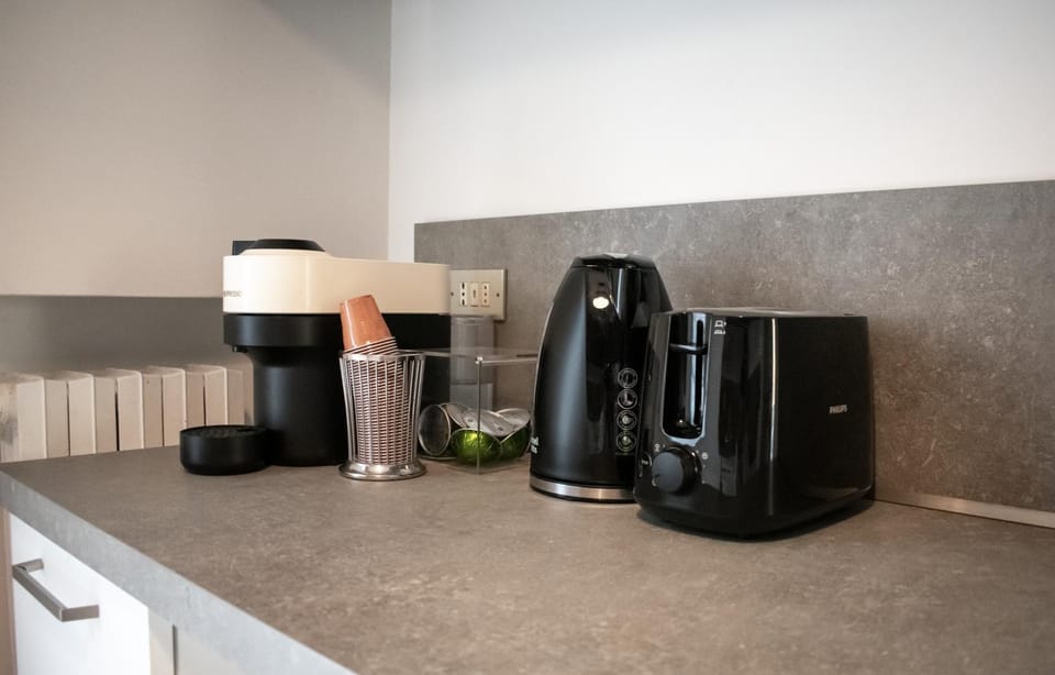 Coffee/tea facilities, toaster