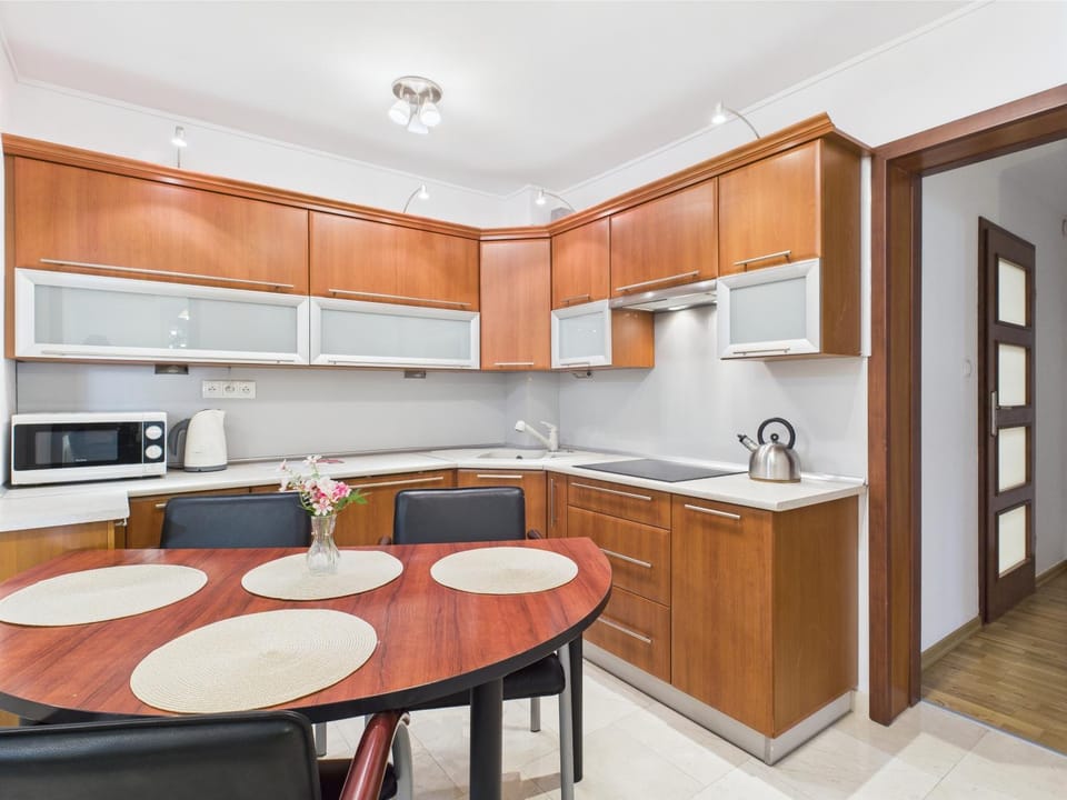 Kitchen or kitchenette, Communal kitchen, microwave, kitchen