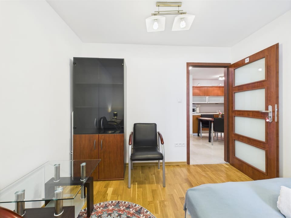 Bed, Photo of the whole room, Seating area, Bedroom, wardrobe