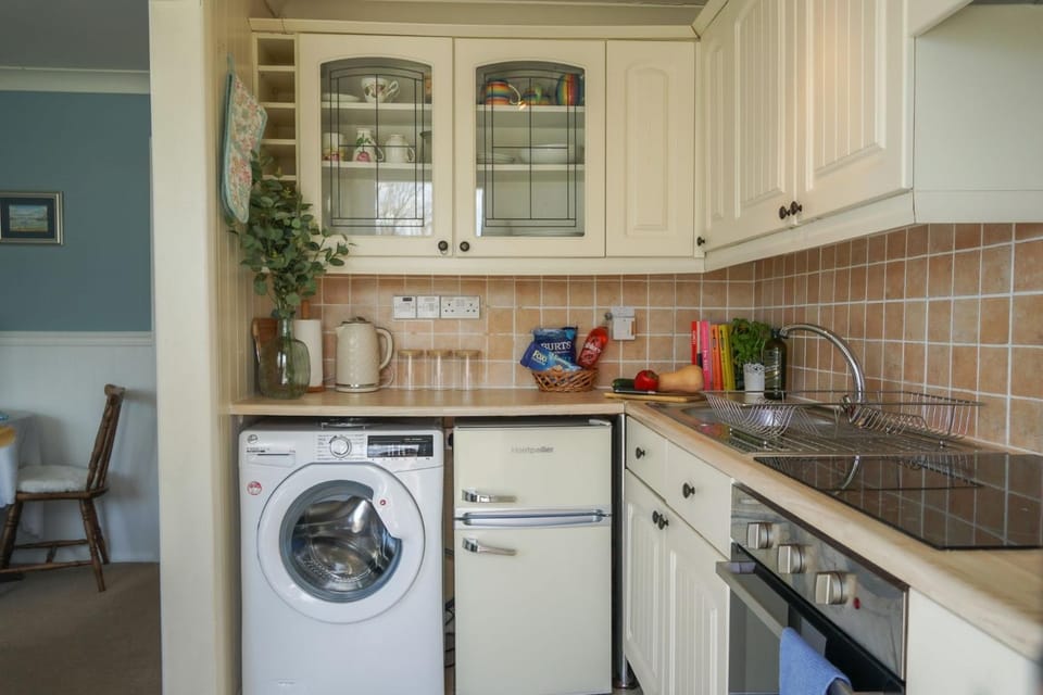 Coffee/tea facilities, Kitchen or kitchenette, oven, pet friendly, stove, washing machine