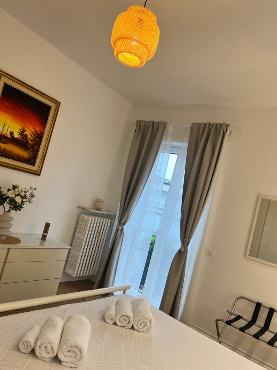 Bed, Photo of the whole room, Bedroom, towels