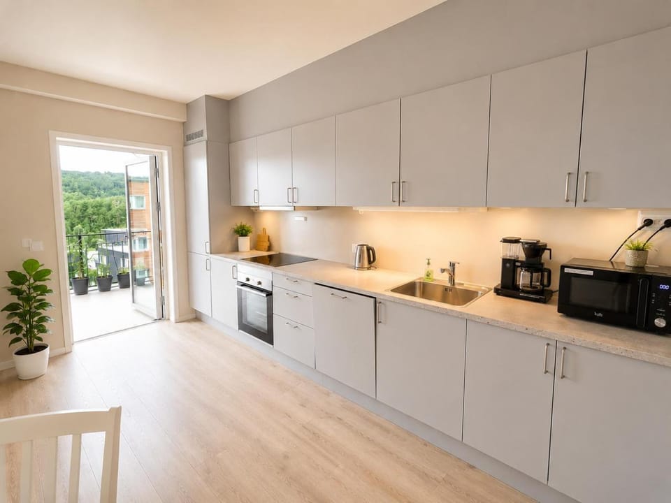 Coffee/tea facilities, Kitchen or kitchenette, stove