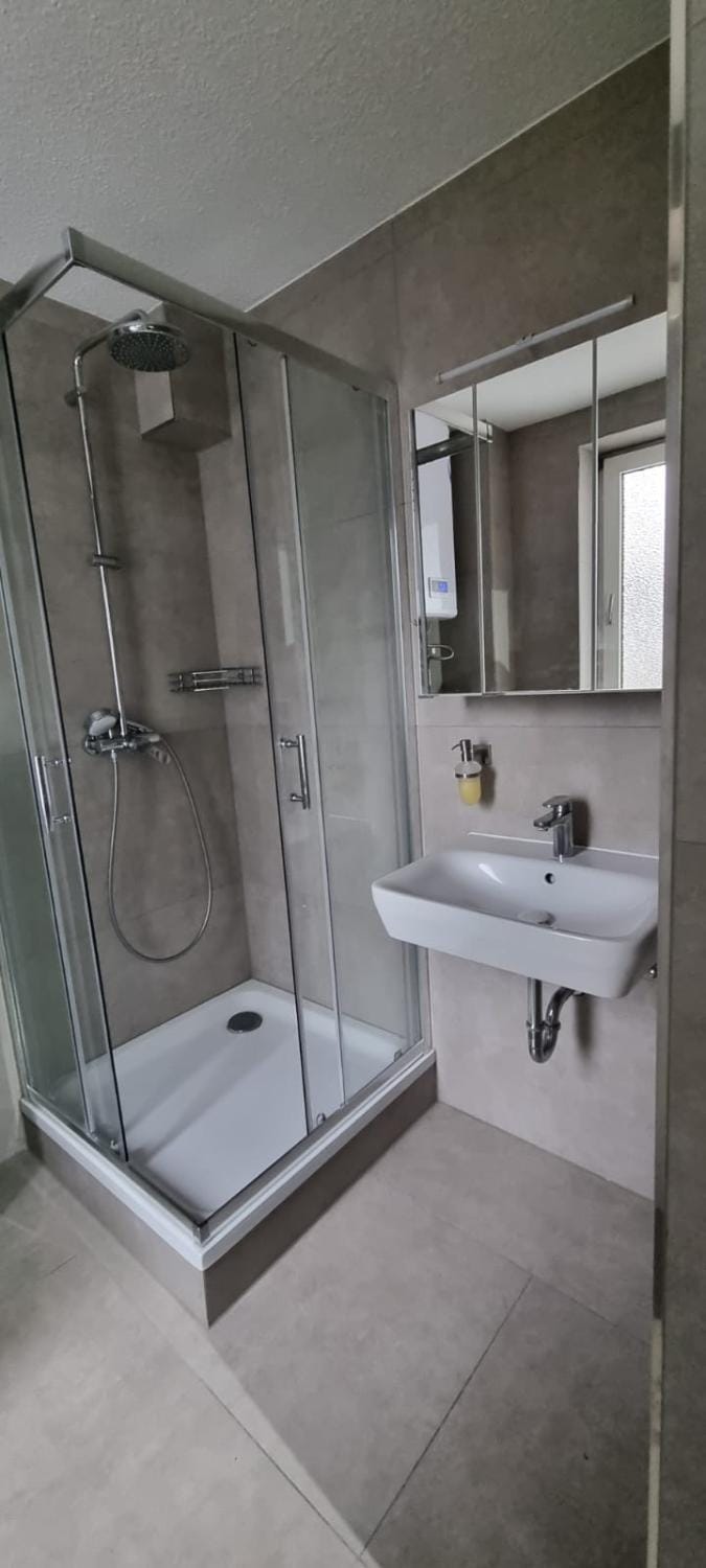Shower, Toilet, Bathroom, heating, heating, towels