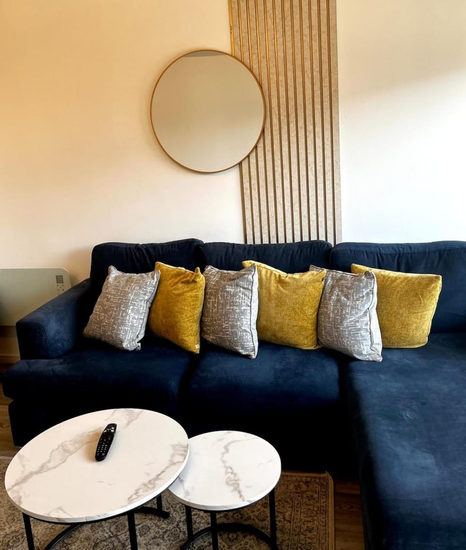 Chic 2-bed Flat - Coop Live & Ethiad Apartment in Manchester
