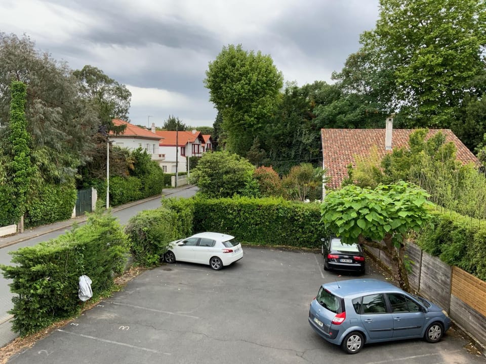 Neighbourhood, Street view, Parking