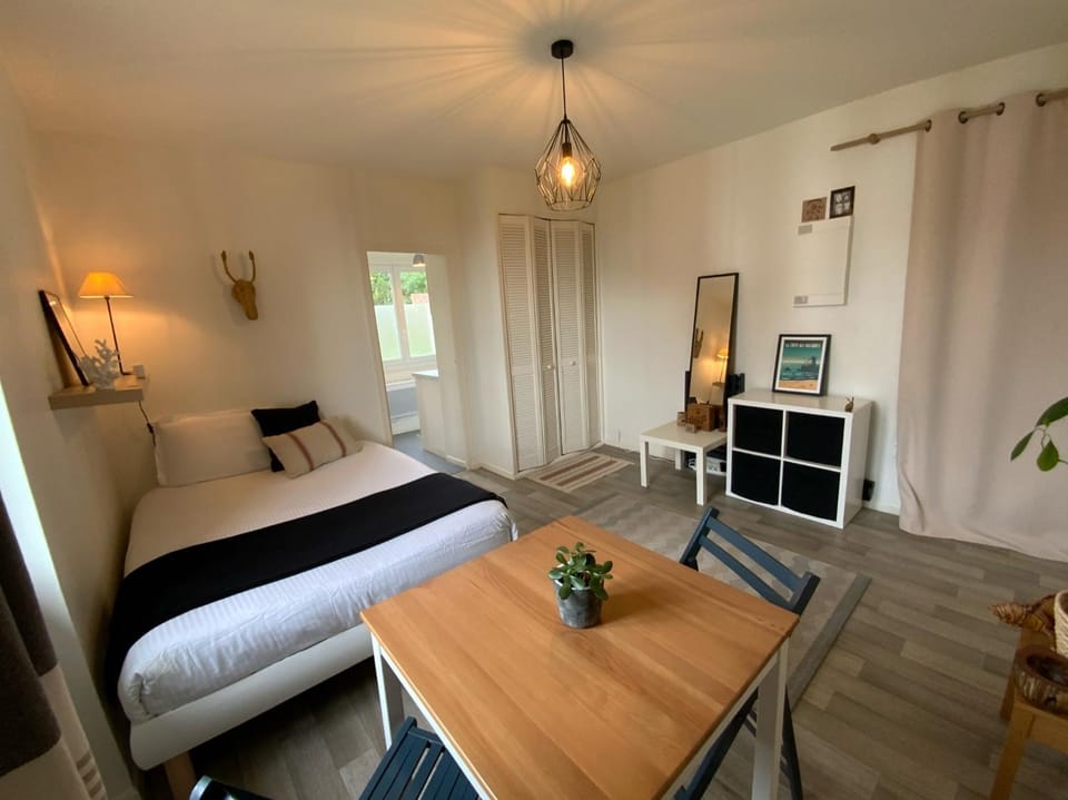 Bed, Photo of the whole room