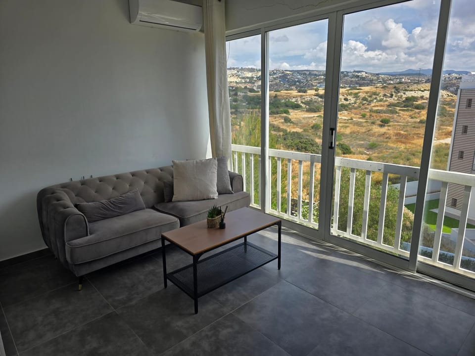 View (from property/room), Living room, Seating area, Mountain view