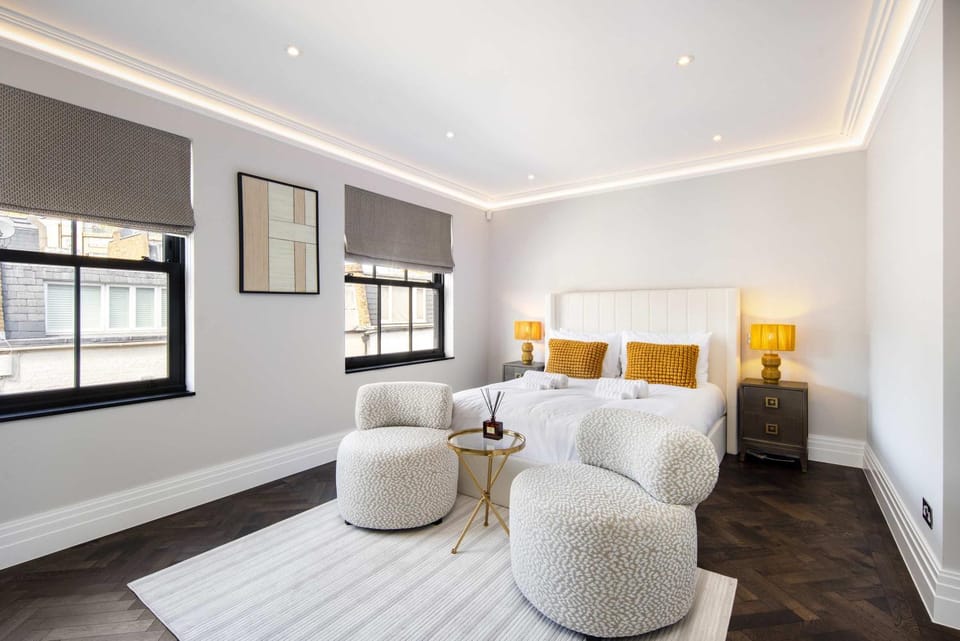 1 Min Walk to Harrods, Knightsbridge Penthouse Apartment in City of Westminster