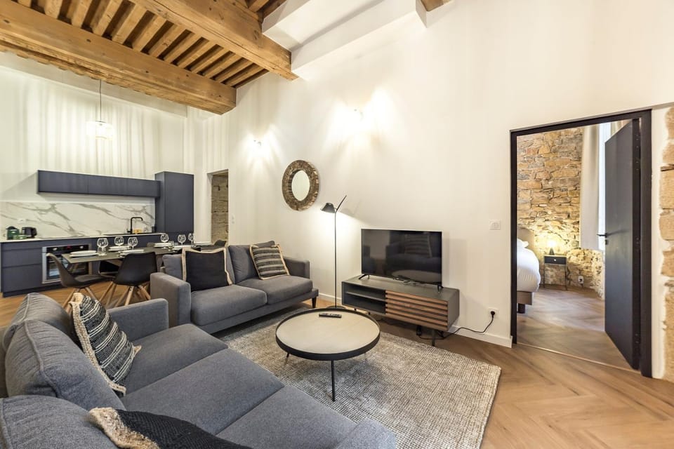 TV and multimedia, Living room, Seating area, Dining area