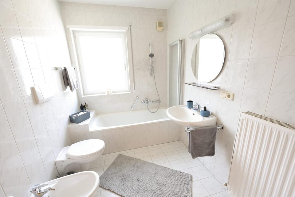 Toilet, Bathroom, Bath, bidet, towels