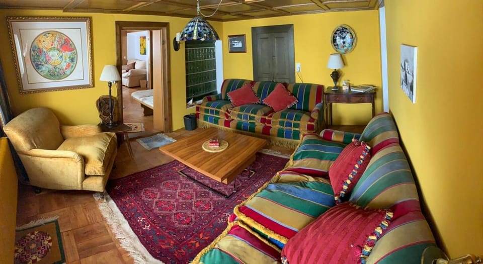 Lounge or bar, Seating area